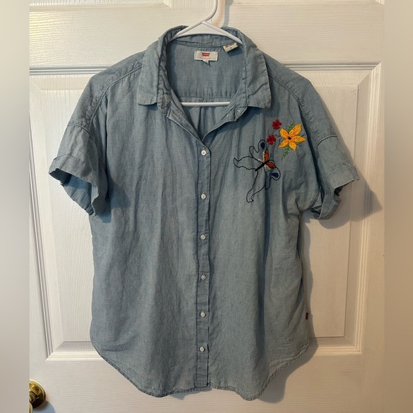 Levi's Light Blue Denim Shirt Hand Embroidered Butterfly Flower - Picture 1 of 5